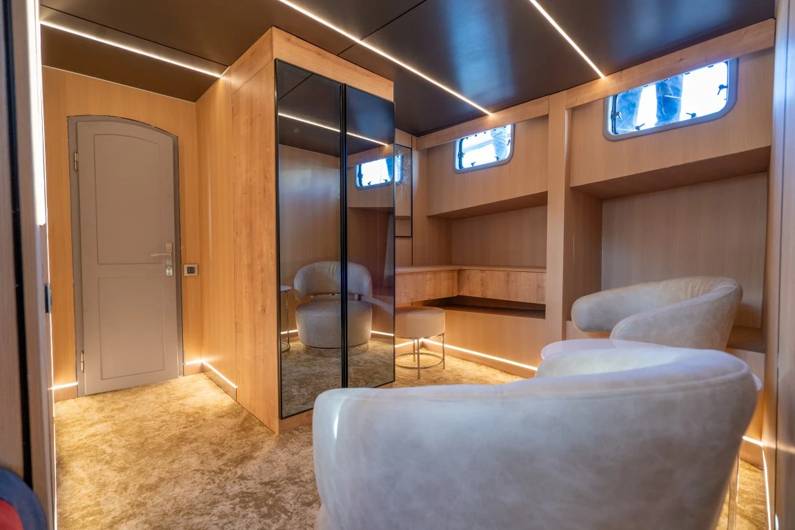 master cabin
