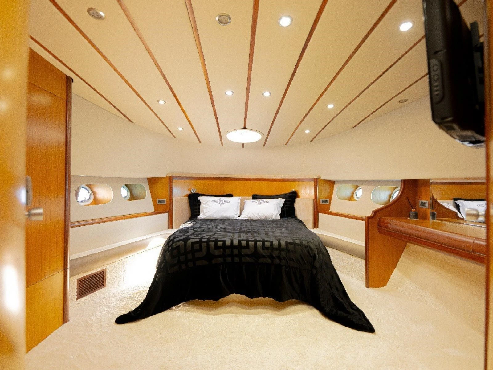 master cabin