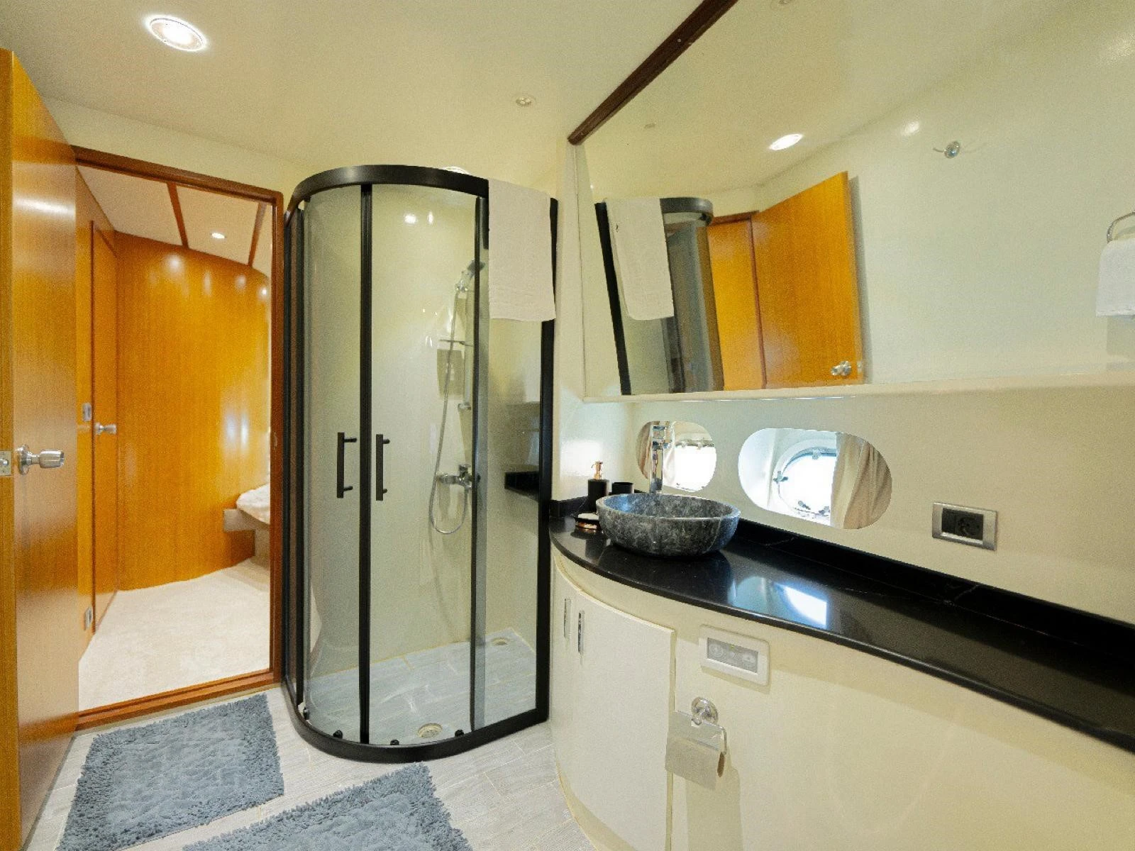 master cabin