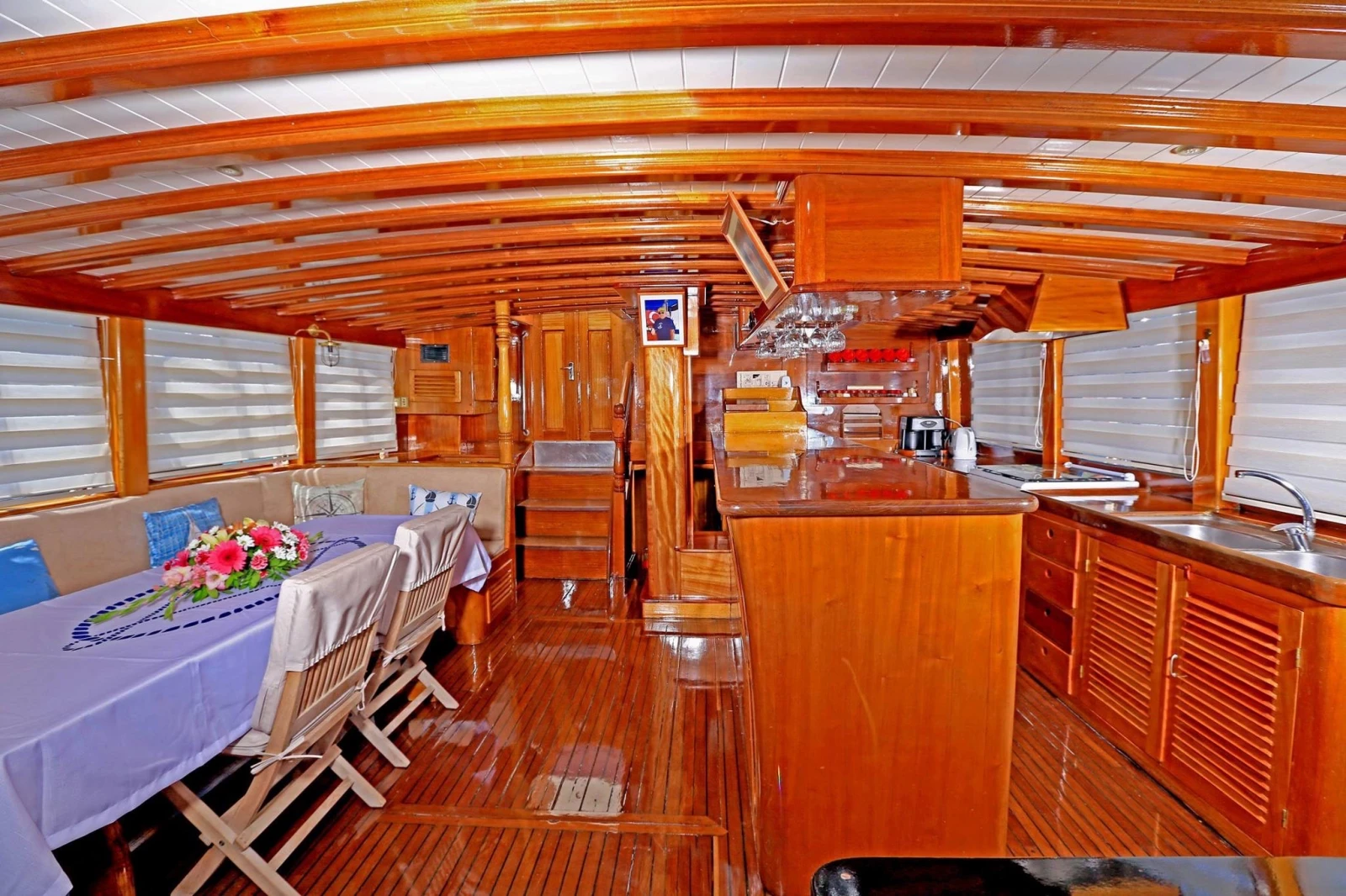 saloon