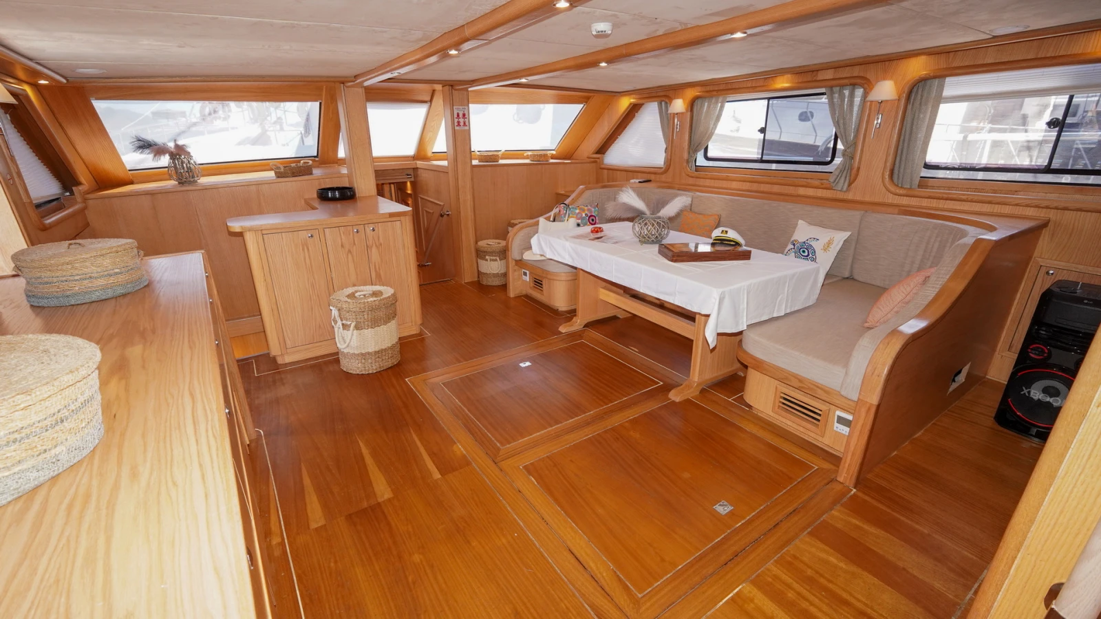 saloon