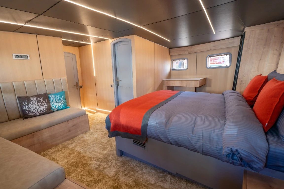 master cabin