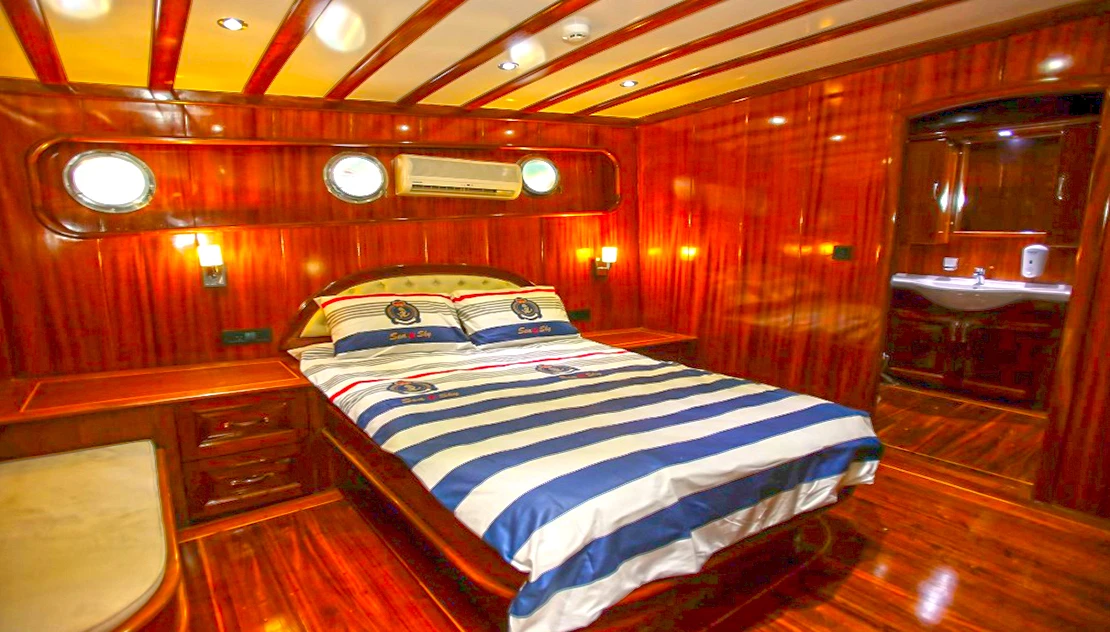 Double Cabin